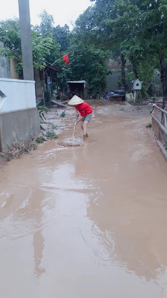 Tin nhanh - Đối diện với dịch bệnh, điều người dân vùng lũ nên làm  (Hình 2).