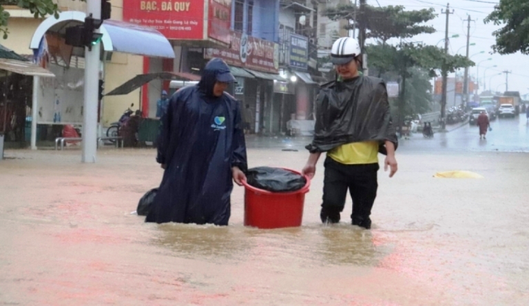 Dân sinh - Quảng Bình: Mưa lũ khiến 2 người mất tích, nhiều nơi bị cô lập (Hình 3).