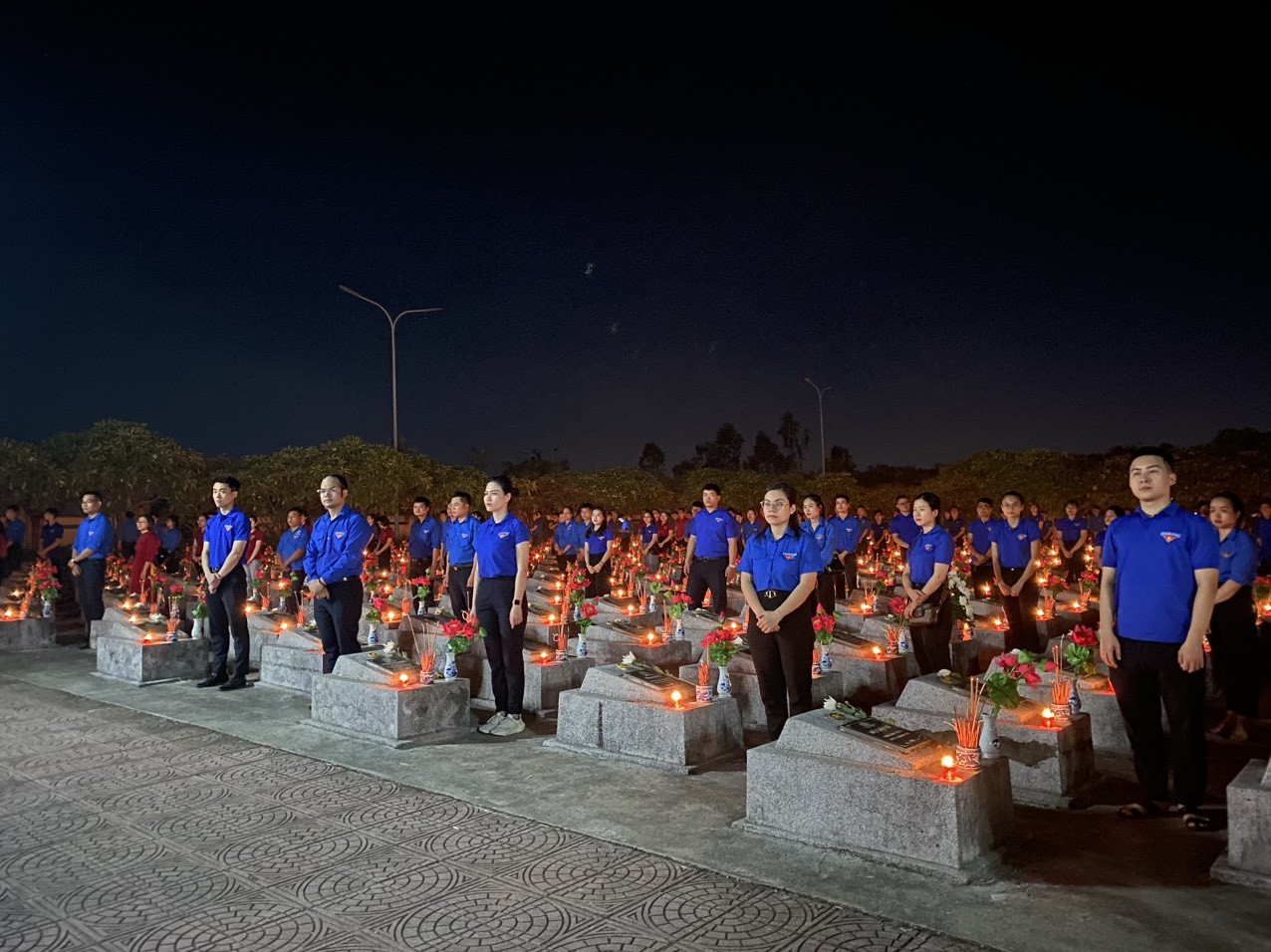 Sự kiện - Thắp nến tri ân Anh hùng Liệt sĩ tại 85 nghĩa trang ở Quảng Bình (Hình 5).