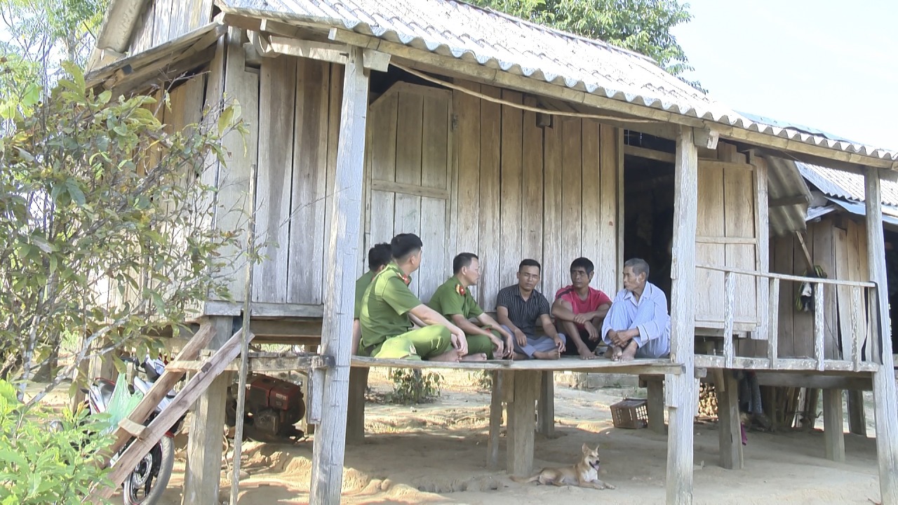 Dòng chảy pháp luật - Chuyện công an chính quy 'cắm bản' và những đổi thay không ngờ ở xã biên giới (Hình 2).