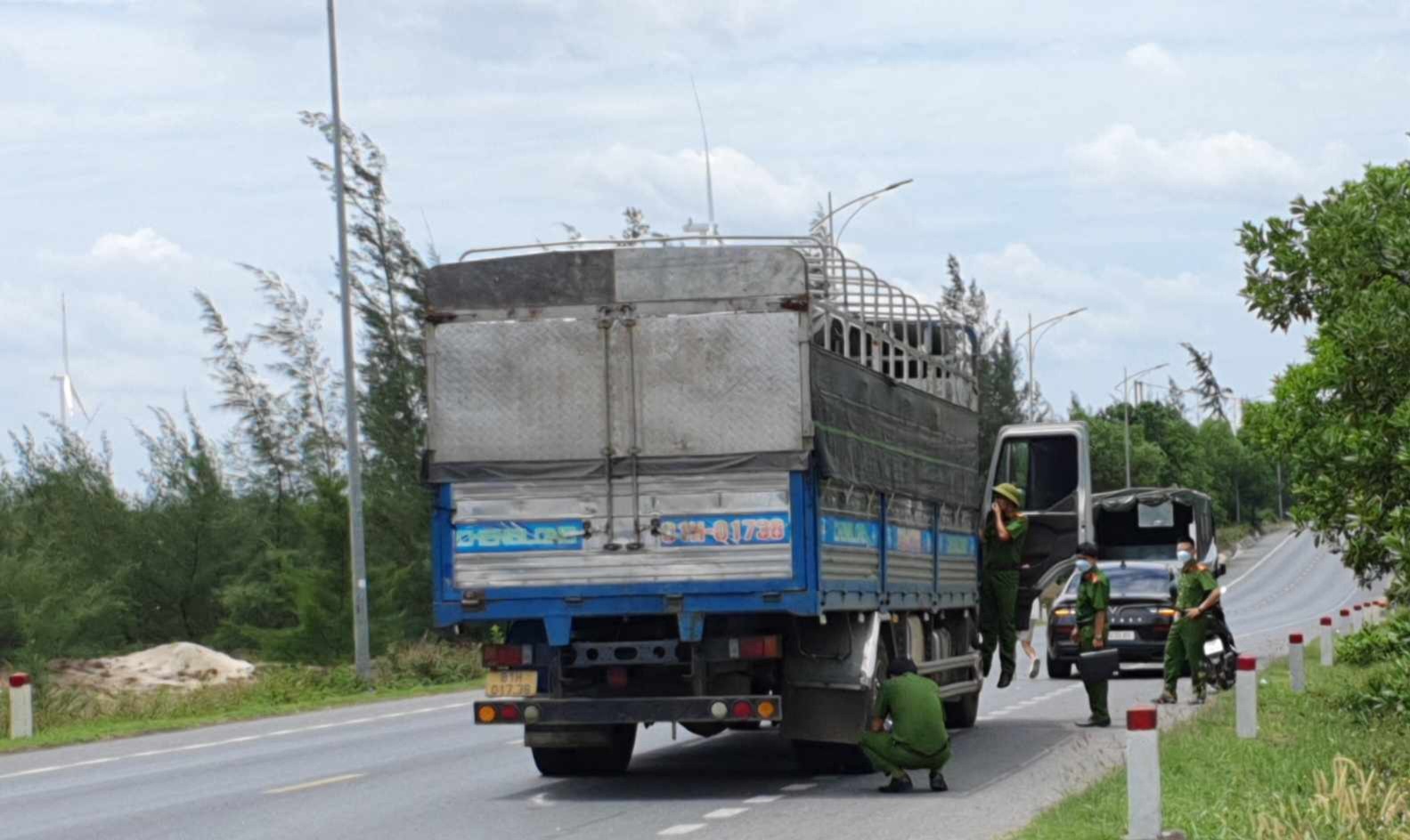 An ninh - Hình sự - Quảng Bình: Phát hiện người đàn ông tử vong trong cabin xe tải