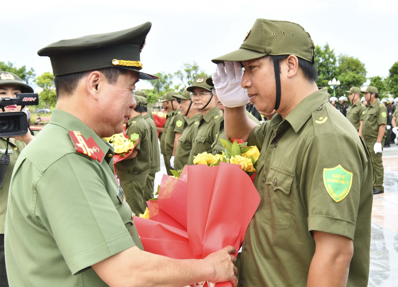 Dân sinh - Quảng Bình ra mắt lực lượng tham gia bảo vệ an ninh trật tự ở cơ sở (Hình 2).