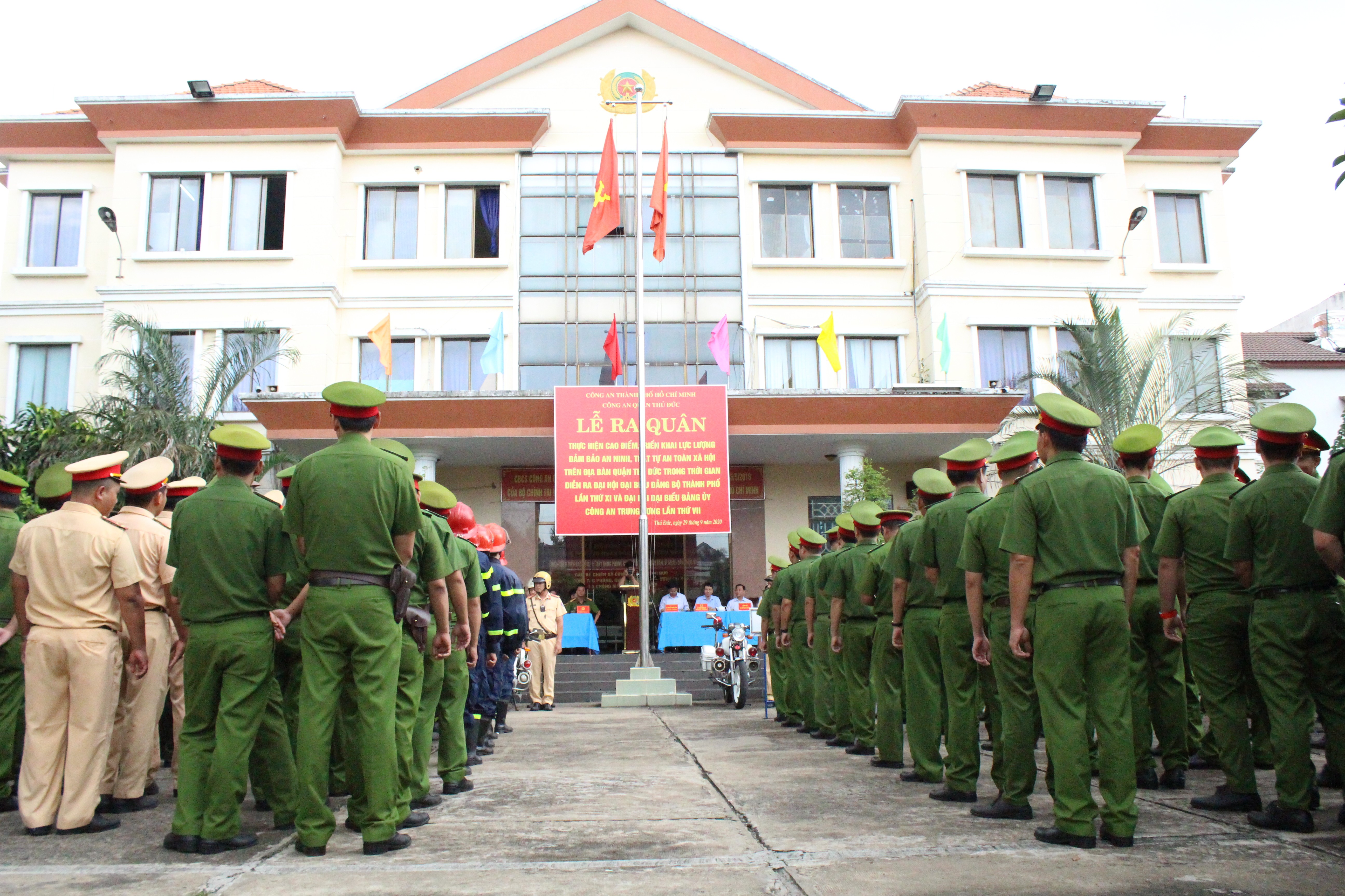 An ninh - Hình sự - TP.HCM: Công an quận Thủ Đức ra quân trấn áp tội phạm