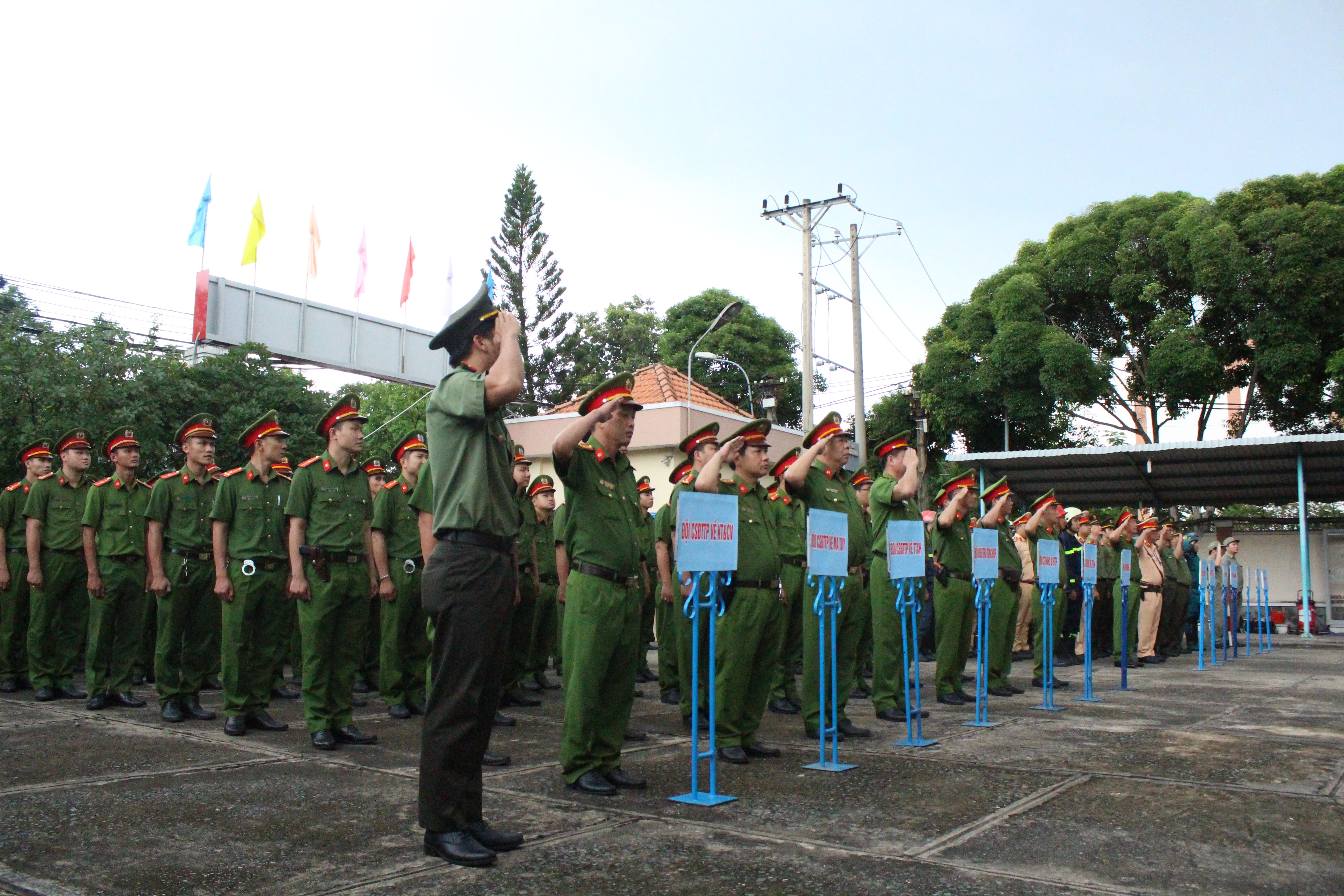 An ninh - Hình sự - TP.HCM: Công an quận Thủ Đức ra quân trấn áp tội phạm (Hình 2).