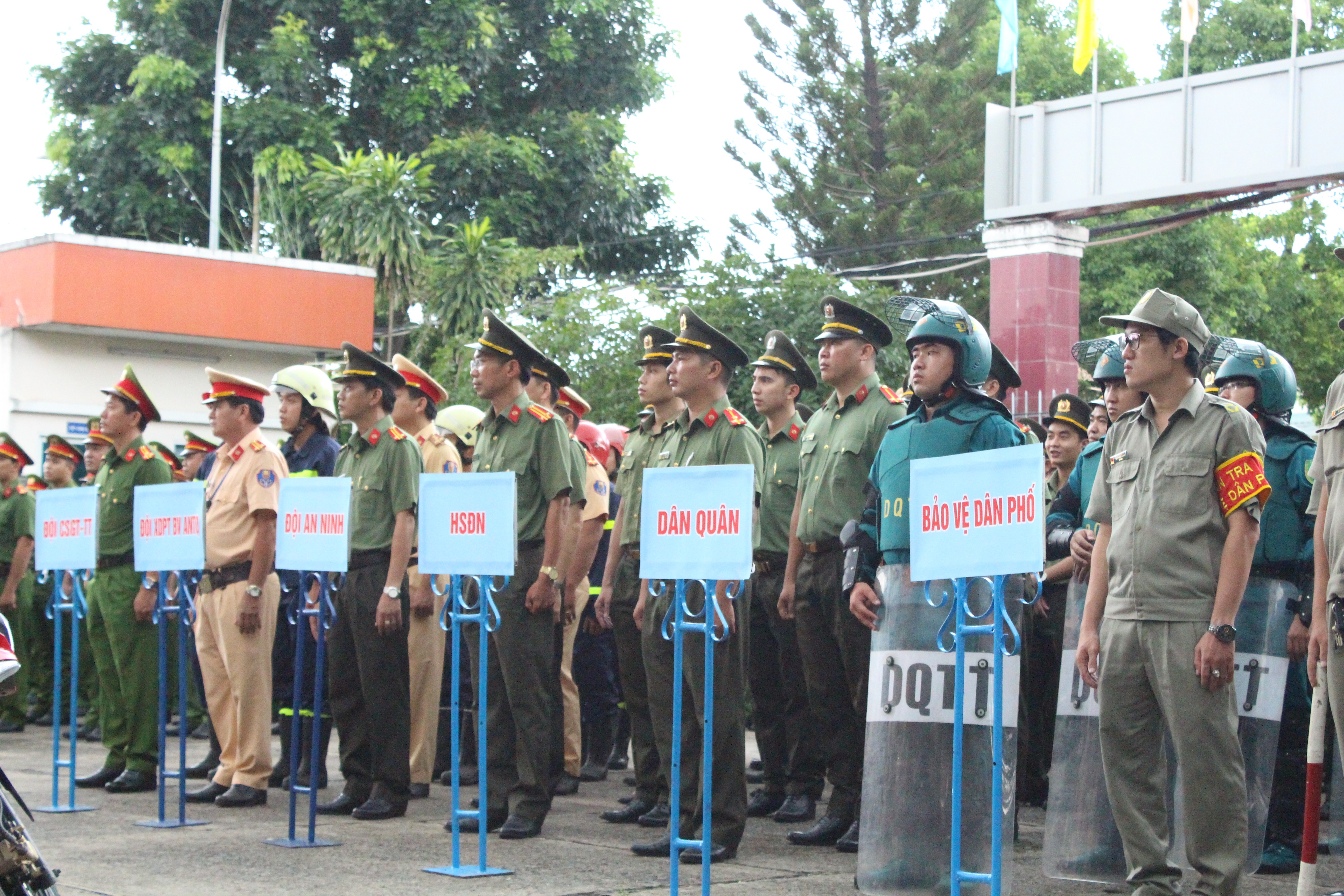 An ninh - Hình sự - TP.HCM: Công an quận Thủ Đức ra quân trấn áp tội phạm (Hình 6).