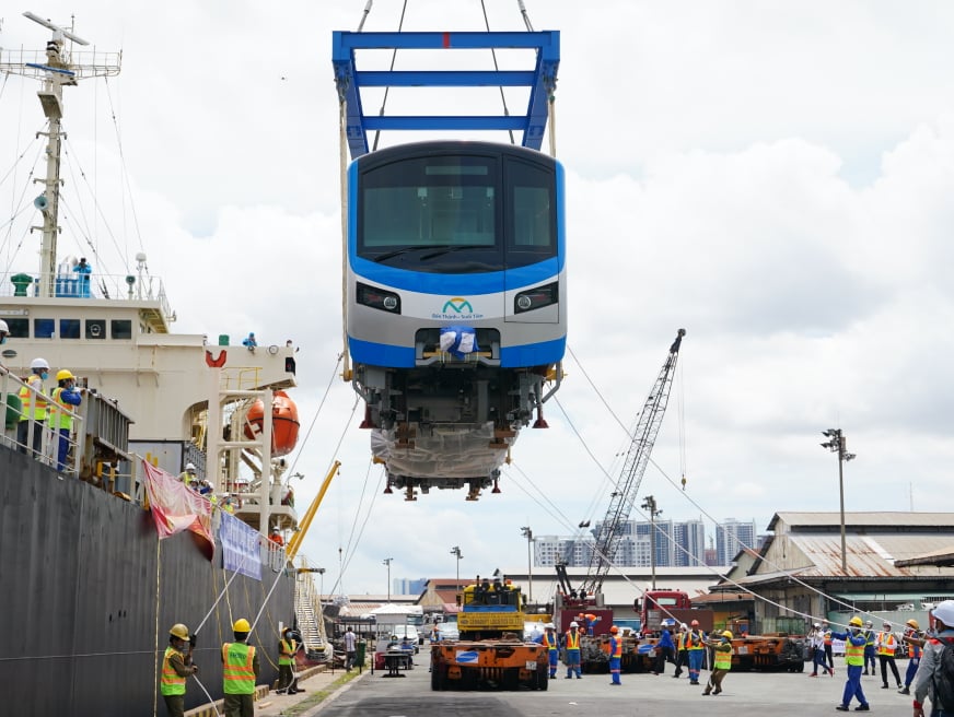 Tin nhanh - Đoàn tàu Metro số 1 chính thức về đến TP.HCM  