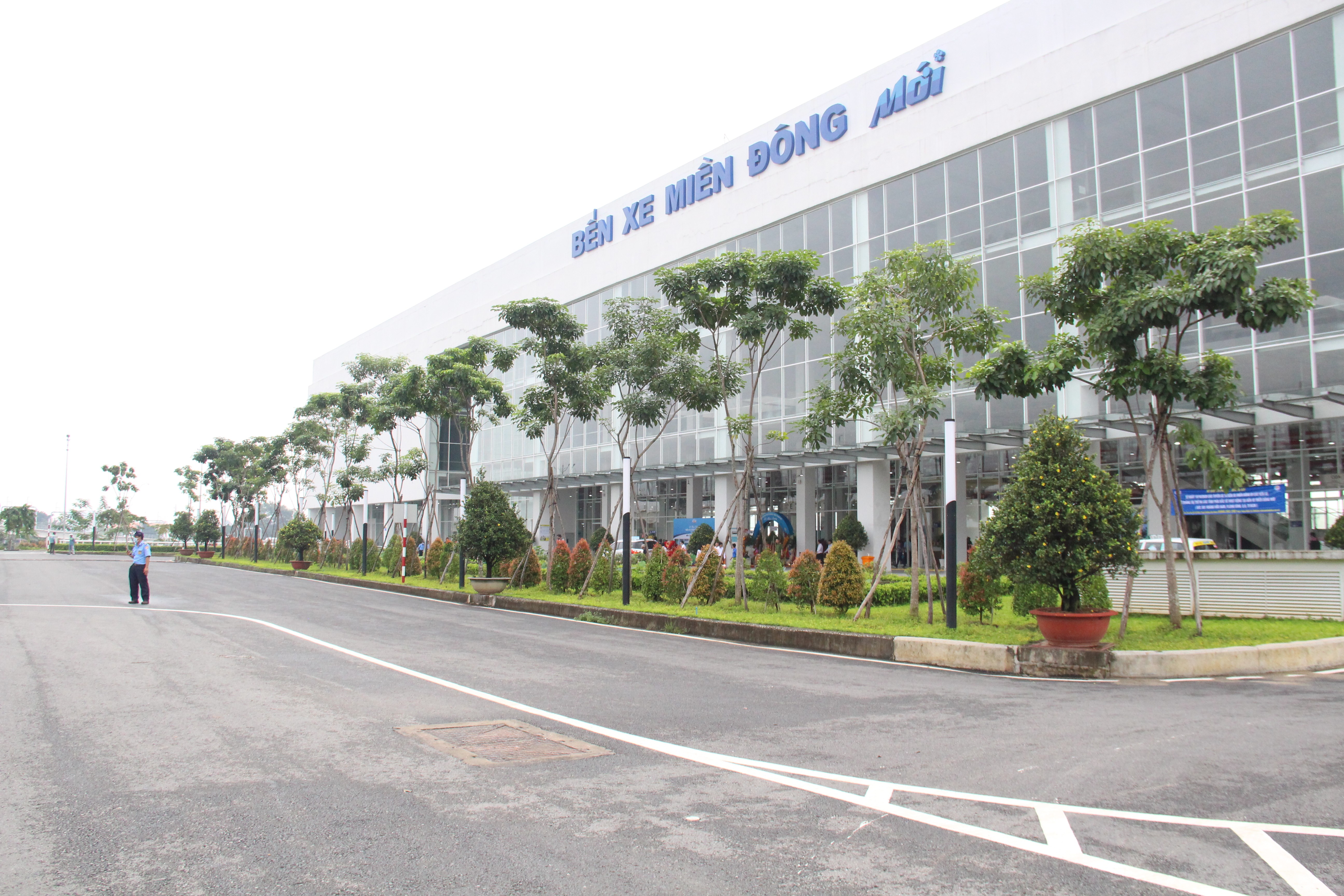 Tin nhanh - Bến xe Miền Đông mới trong ngày đầu hoạt động 