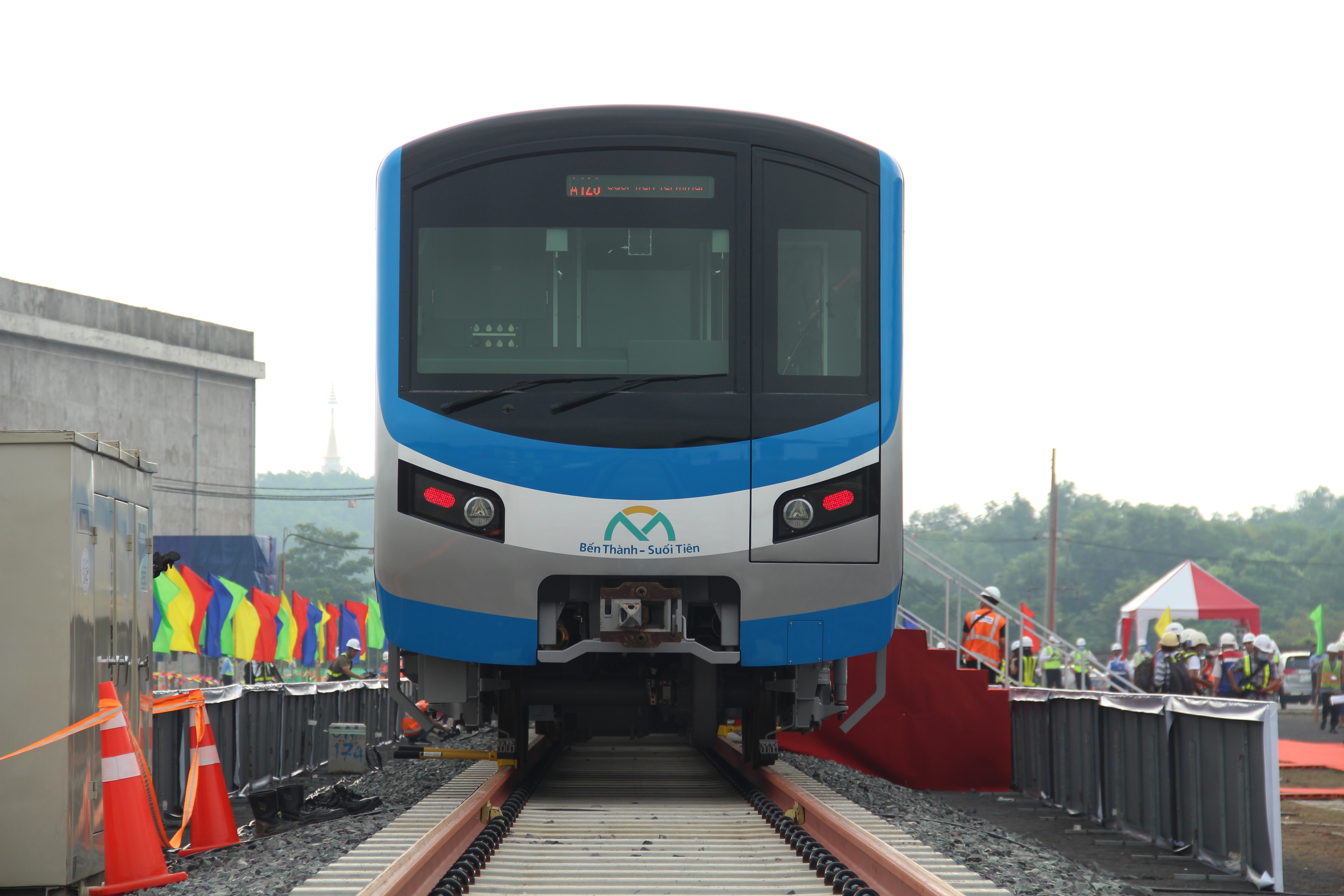 Tin nhanh - TP.HCM ra mắt đoàn tàu đầu tiên của dự án Metro số 1 (Hình 5).