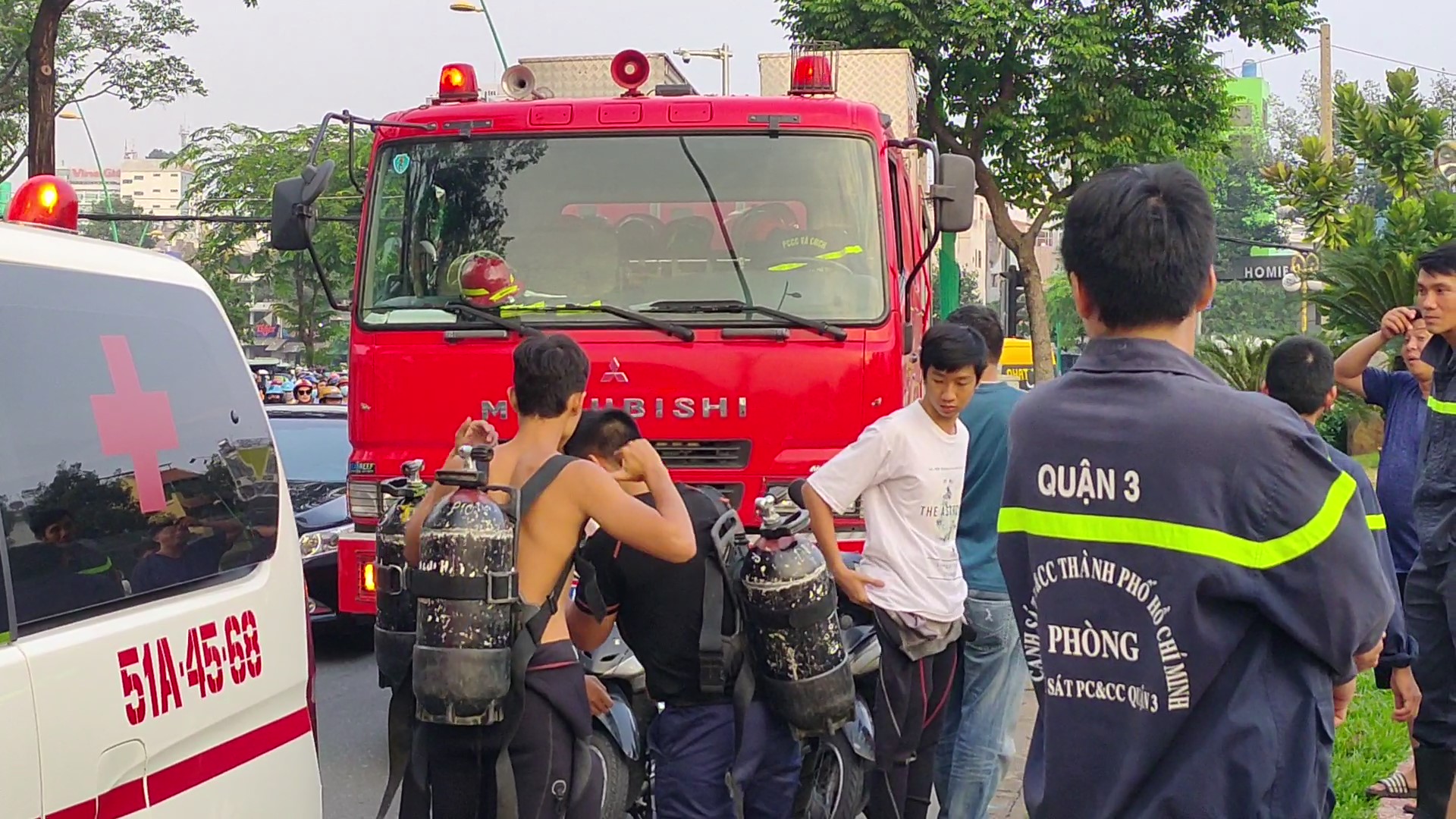 Tin nhanh - TP.HCM: Người đàn ông bất ngờ nhảy cầu Trần Quang Diệu mất tích