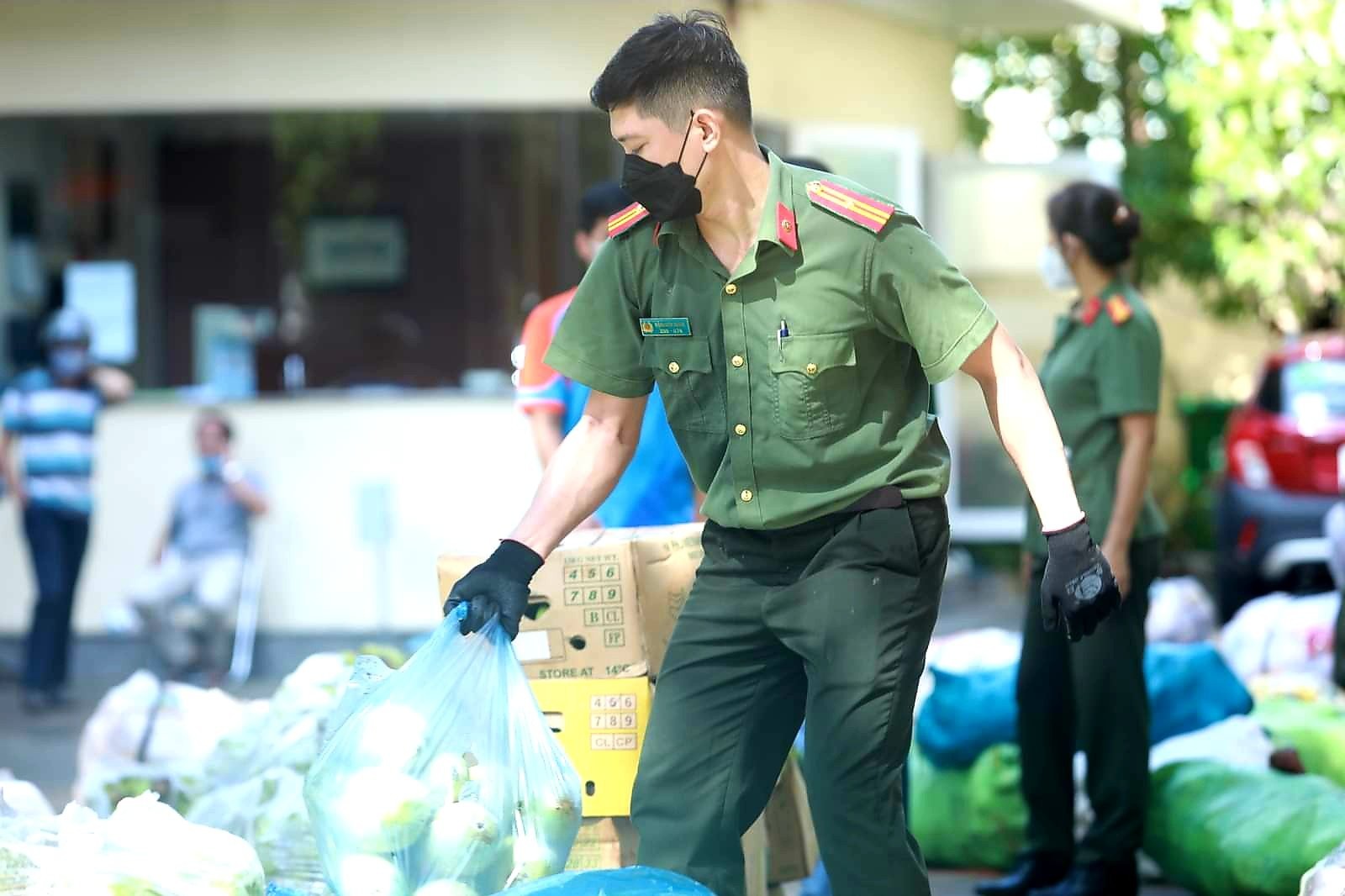 Kết nối - 3 tháng chống dịch và “nhật ký tuyến đầu” đầy xúc động của chiến sĩ công an