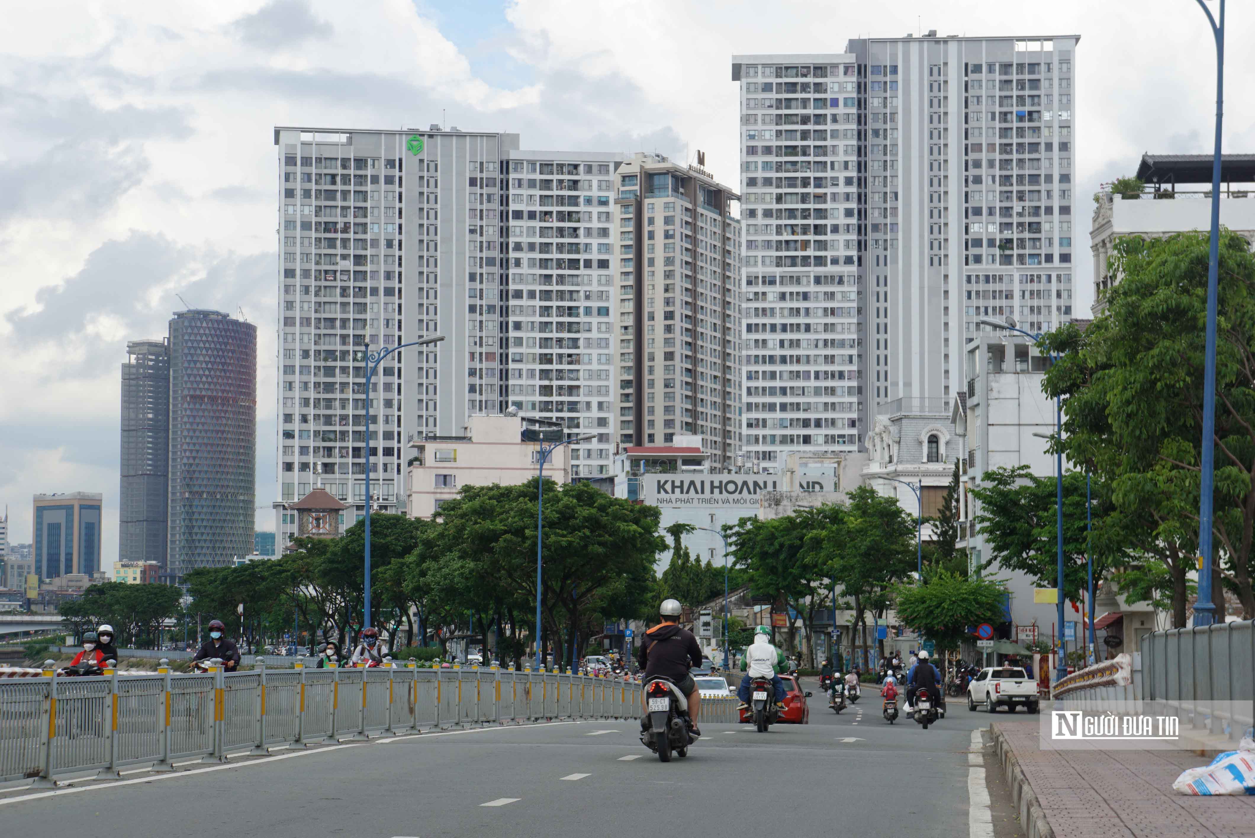 Bất động sản - Những tuyến đường “dày đặc” cao ốc, chung cư tại Tp.HCM  Bài 3: Hơn 10 dự án chung cư nối nhau trên đường Bến Vân Đồn (Hình 2).