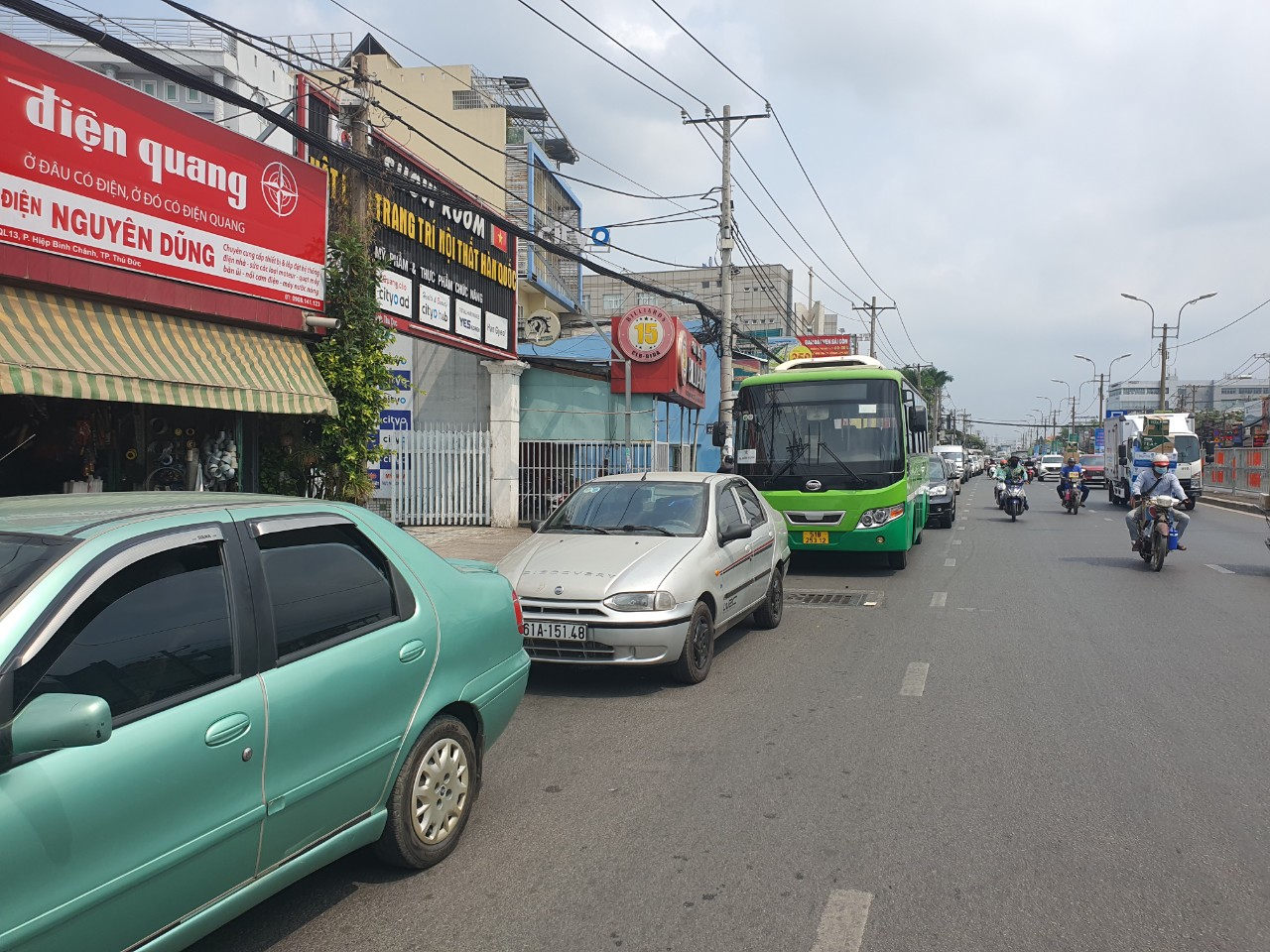 Dân sinh - Tp.HCM: Đăng kiểm vẫn quá tải, tài xế không biết chờ đến khi nào (Hình 3).