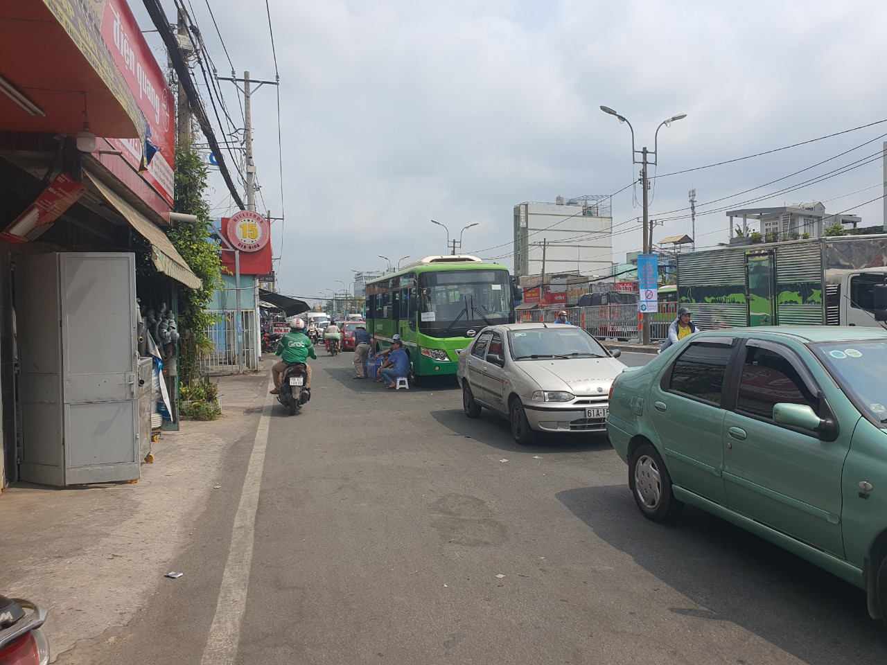 Dân sinh - Tp.HCM: Đăng kiểm vẫn quá tải, tài xế không biết chờ đến khi nào (Hình 4).