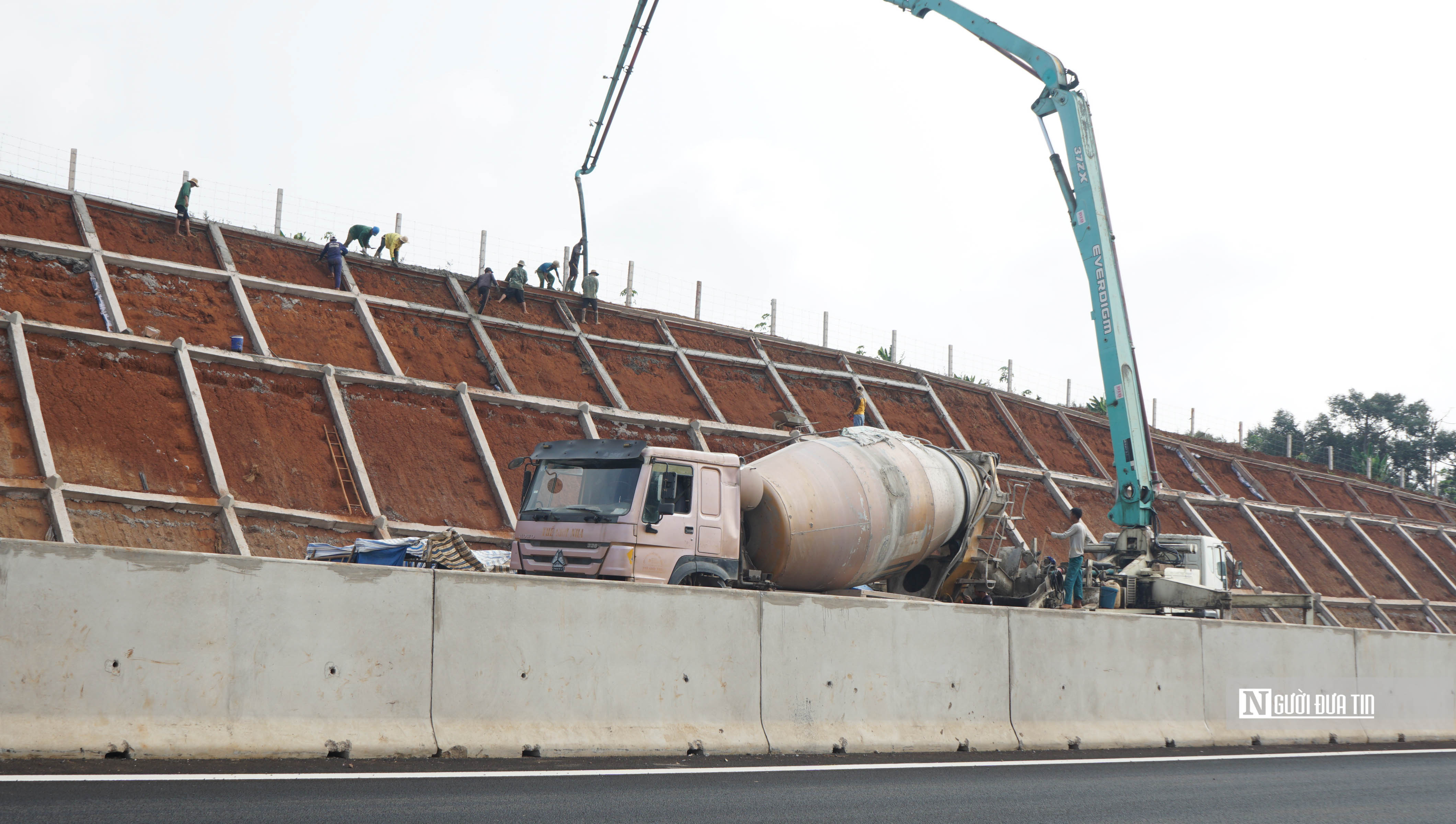 Dân sinh - Hình ảnh cao tốc Phan Thiết – Dầu Giây trước ngày thông xe 30/4 (Hình 6).