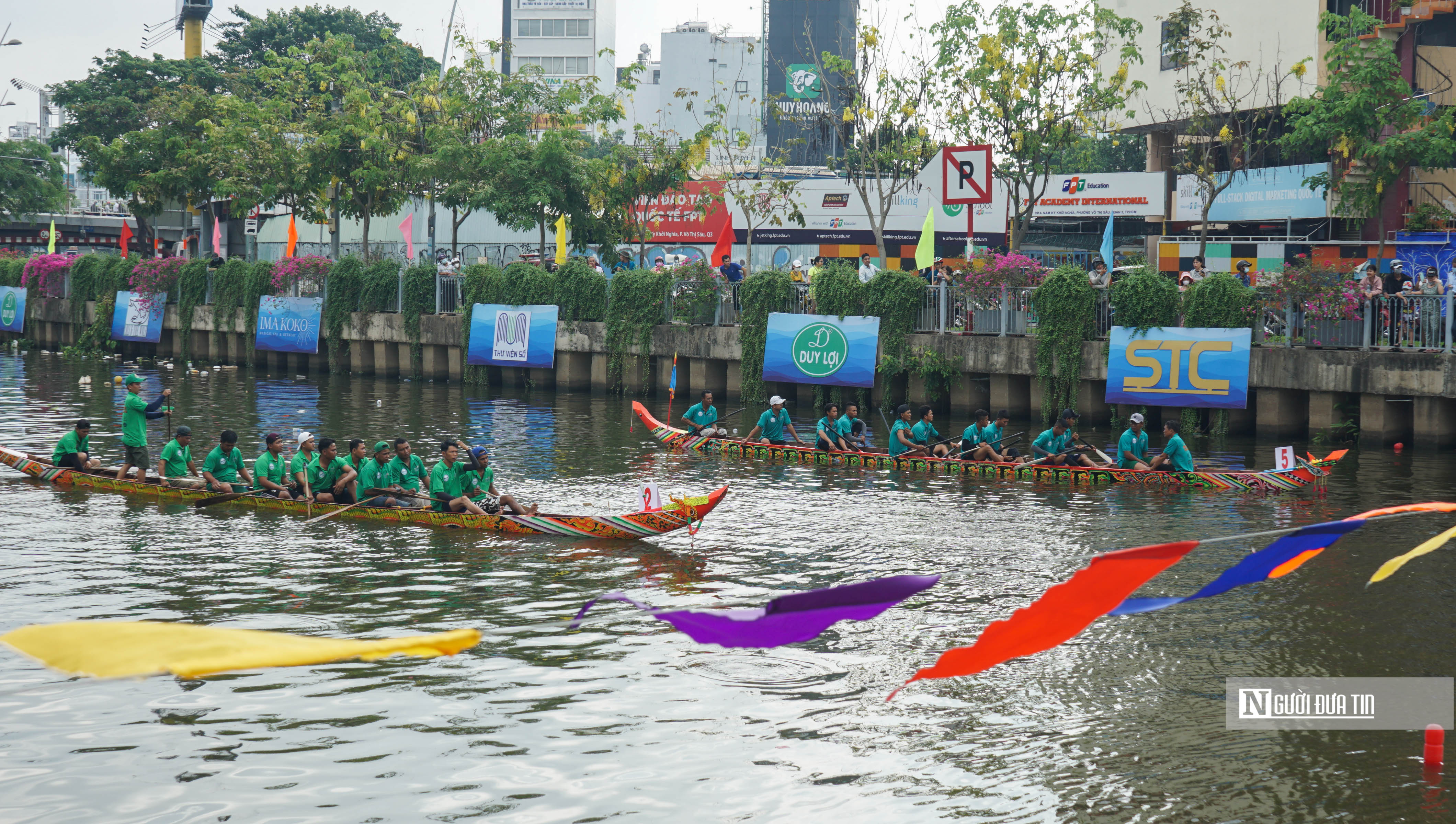 Dân sinh - Người dân Tp.HCM lần đầu xem đua ghe ngo trên kênh Nhiêu Lộc (Hình 3).