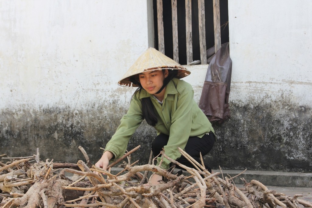 Xã hội - Bố bại liệt, nữ sinh xứ Nghệ khó bước chân vào giảng đường (Hình 5).