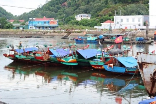 Xã hội - Nghệ An: Cấm tàu thuyền ra khơi trong cơn bão nguy hiểm số 10 (Hình 2).