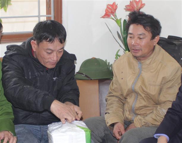 An ninh - Hình sự - Bắt giữ 2 đối tượng vận chuyển trái phép ngoại tệ qua biên giới