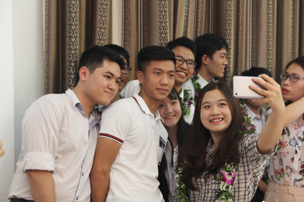 Thể thao - Văn Đức, Xuân Mạnh bị “bao vây” trong lễ trao thưởng quỹ Tâm Tài Nghệ An (Hình 9).