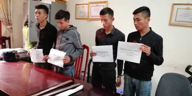 Tạm giữ nhóm 'thám tử tư' chém đứt gân tay người cha trước mặt 2 con