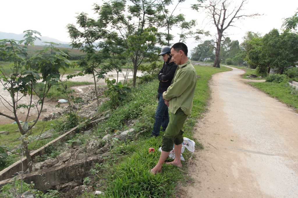 Dự án kè sông Lam tiền tỷ sạt lở, người dân hoang mang (Hình 2).