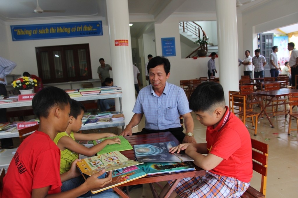 “Tôi muốn biến nơi đây thành nơi giao lưu học hỏi, giúp các em học sinh, đặc biệt là học sinh nghèo trong xã có cơ hội được đọc sách miễn phí, bà con nhân dân địa phương có thêm cơ hội để nâng cao dân trí”, ông Dũng nói.