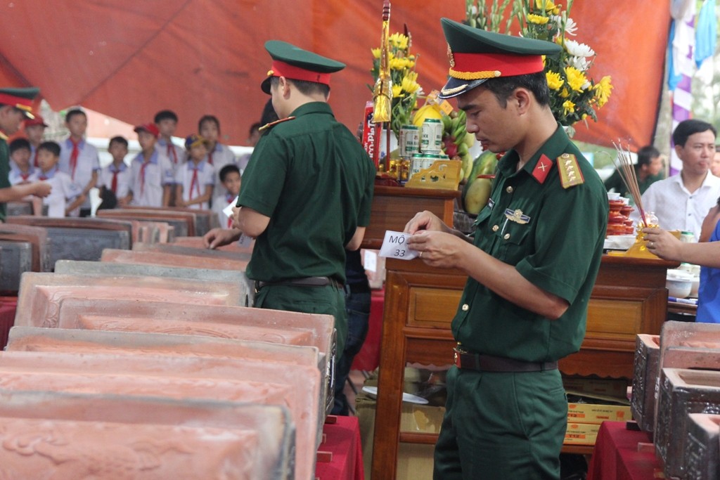 Với sự giúp đỡ của nước bạn, trong đợt này, đội Quy tập hài cốt liệt sĩ Nghệ An cất bốc 98 hài cốt liệt sĩ quân tình nguyện và chuyên gia Việt Nam hy sinh tại các tỉnh Viêng Chăn, Xay Xổm Bun và Xiêng Khoảng, Cộng hòa DCND Lào về nước.