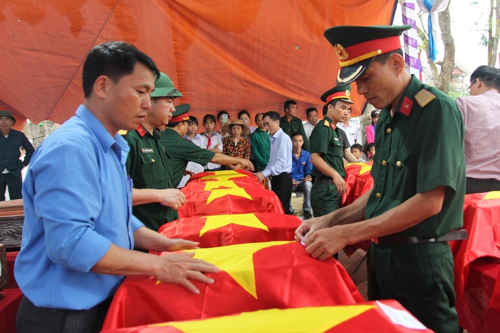 Đón các anh trở về yên nghỉ trong lòng đất mẹ, là dịp để các thế hệ hôm nay khắc ghi chiến công của các anh và cũng là dịp để mọi người bày tỏ lòng tri ân đối với những người con anh hùng của dân tộc. Đặc biệt, cũng là việc góp phần làm vơi đi nỗi mất mát đau thương của người thân các gia đình liệt sĩ.