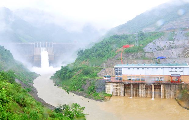 Tin nhanh - Thủy điện lớn nhất Nghệ An xả lũ hôm nay