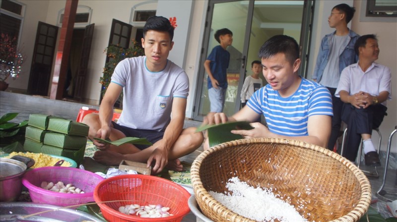 Thể thao - Văn Đức đi chợ, Tiến Dũng gói bánh, Quế Ngọc Hải cùng vợ đi sắm Tết (Hình 5).