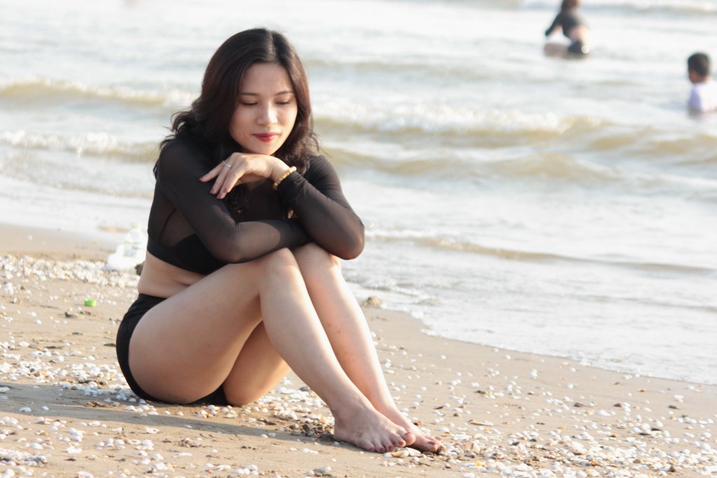 Tin nhanh - Chi&ecirc;m ngưỡng d&agrave;n người đẹp diện bikini &ldquo;đốt ch&aacute;y&rdquo; b&atilde;i biển Cửa L&ograve; (H&igrave;nh 3).