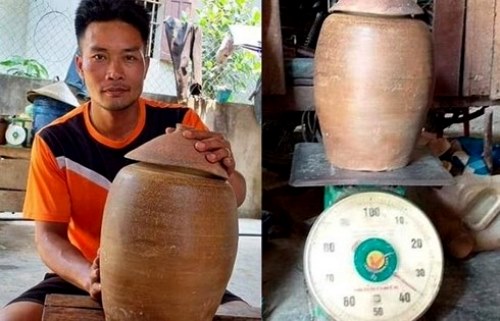 Tin nhanh - Đào móng nhà, một người dân phát hiện hũ tiền cổ nặng 36kg