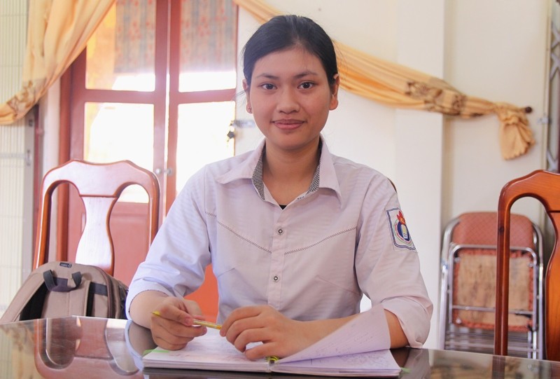 Giáo dục - Nữ sinh trường làng “đánh bại” thí sinh trường chuyên giành thủ khoa tỉnh Nghệ An