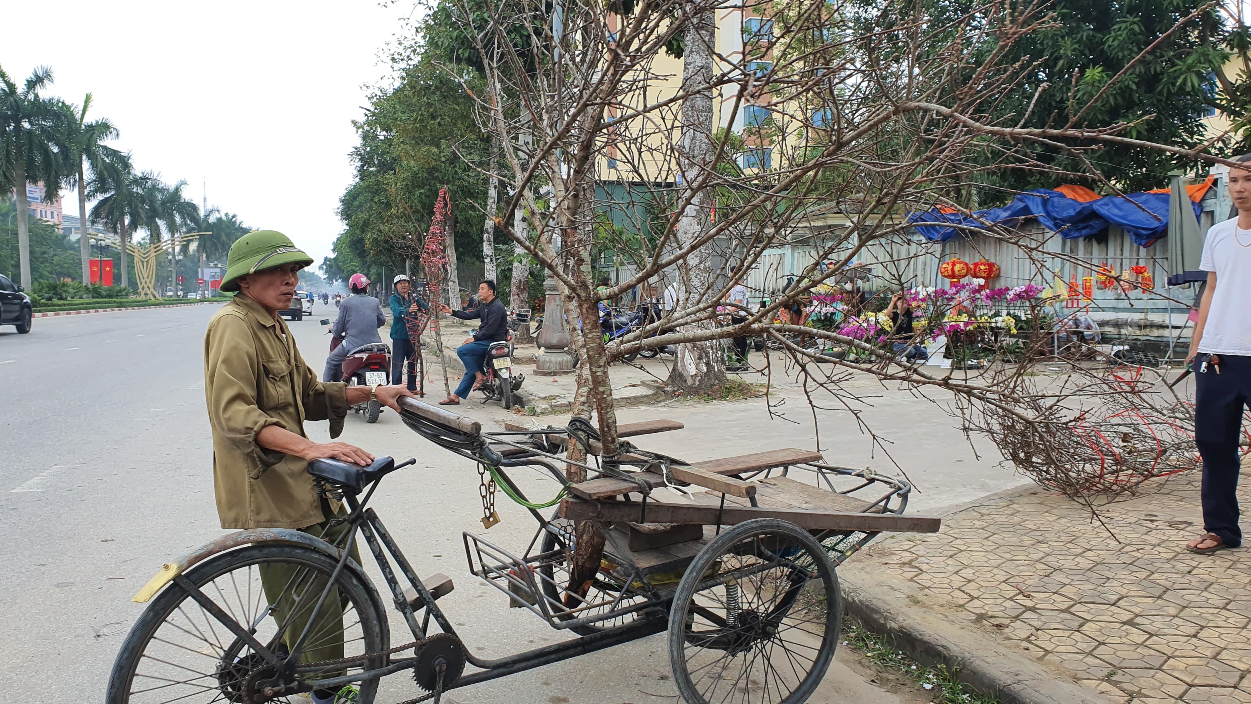 Dân sinh - Những phận đời mưu sinh ngày cận Tết để “bánh chưng có thêm chút thịt lợn” (Hình 3).