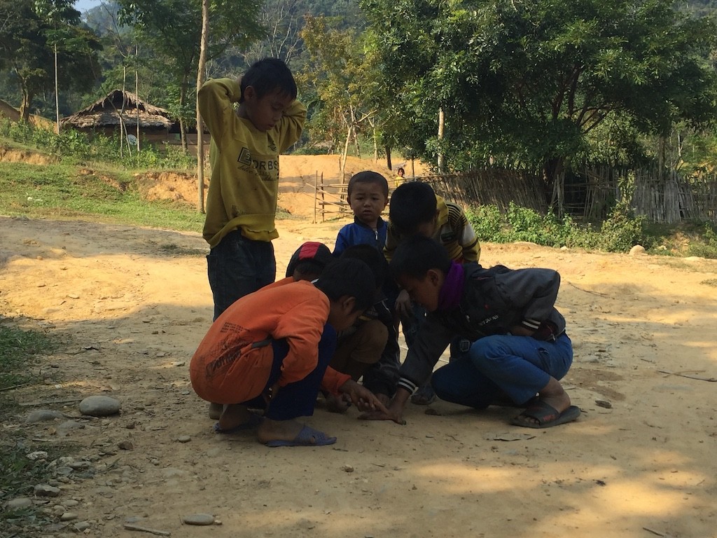 Văn hoá - Đổi thay ở tộc người ngủ ngồi, đẻ ngồi, chỉ có hai dòng họ Lê và La (Hình 2).