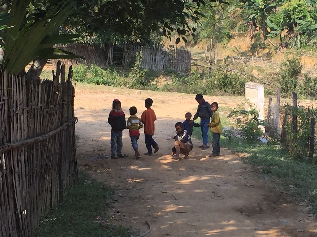 Văn hoá - Đổi thay tộc người ngủ ngồi: Giải cứu người Đan Lai khỏi suy thoái giống nòi (Hình 3).