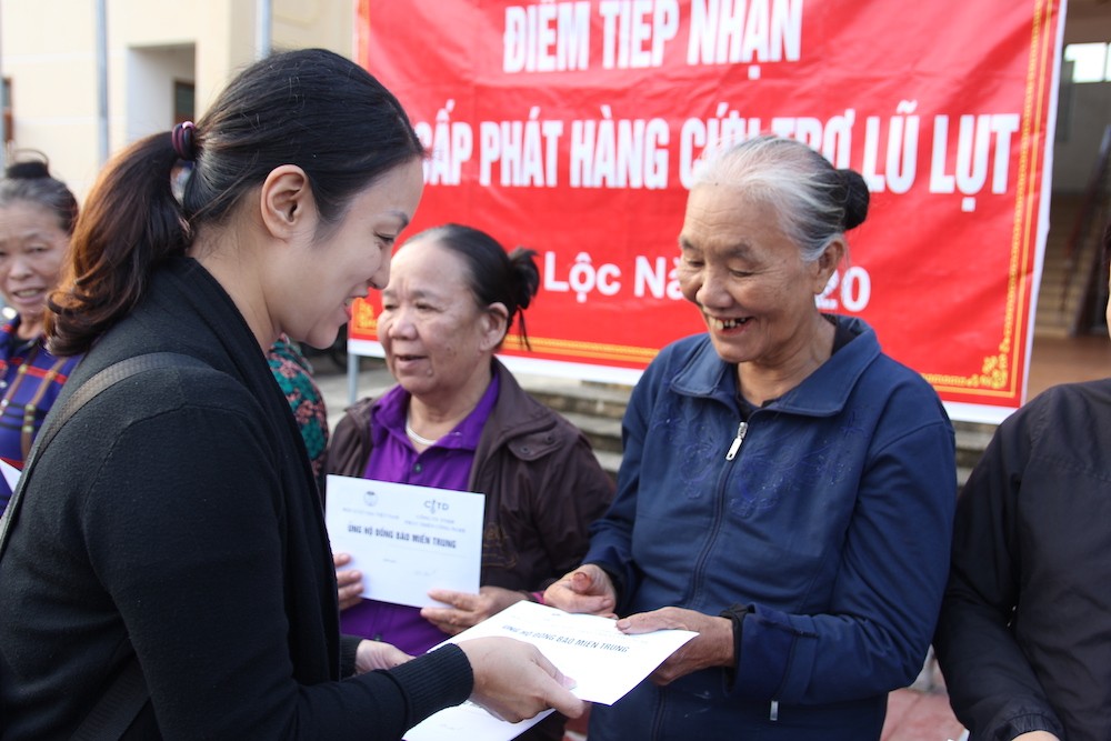 Tin nhanh - Món quà nghĩa tình ấm lòng người dân vùng lũ Hà Tĩnh (Hình 11).