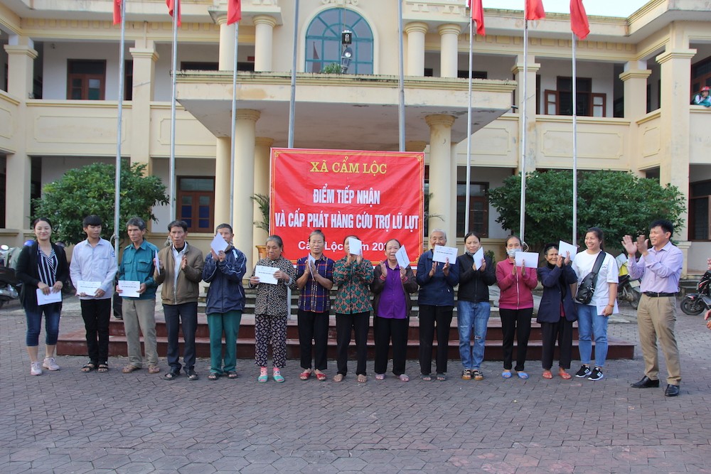 Tin nhanh - Món quà nghĩa tình ấm lòng người dân vùng lũ Hà Tĩnh (Hình 12).