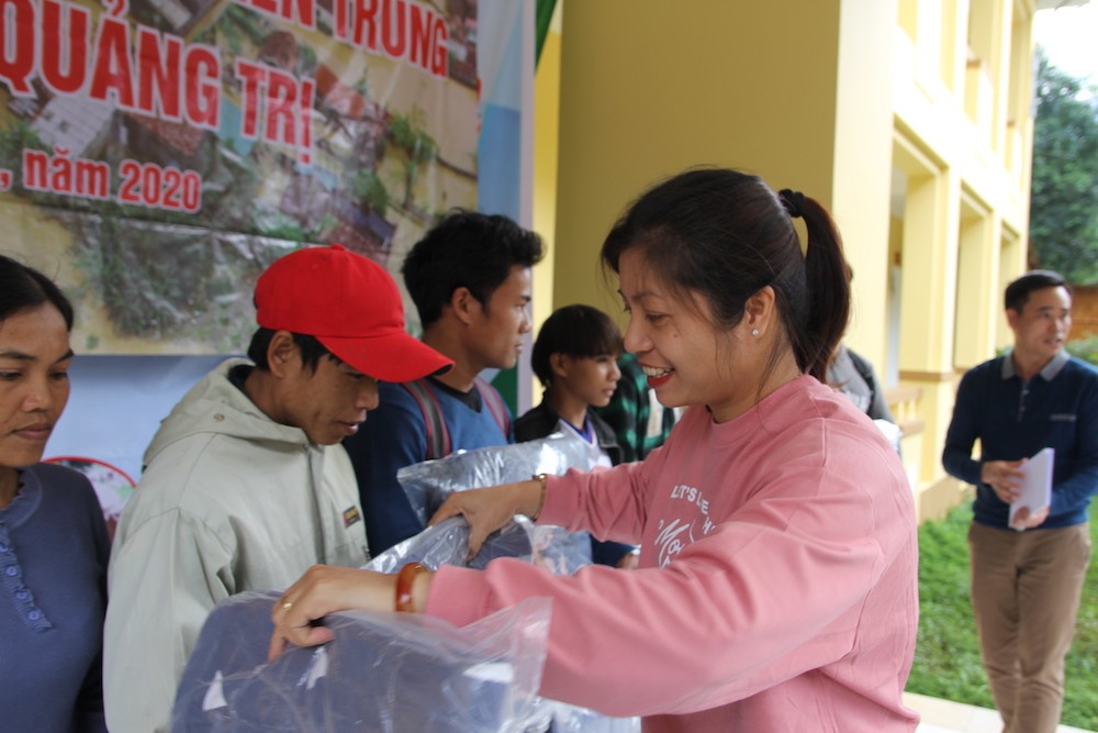 Tin nhanh - Mang nụ cười trở lại với địa phương bị cô lập hơn 1 tuần ở Quảng Trị (Hình 6).