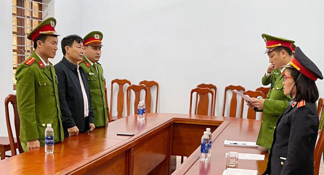 Hồ sơ điều tra - Bán rừng phòng hộ đầu nguồn, Trưởng, phó ban quản lý bị khởi tố