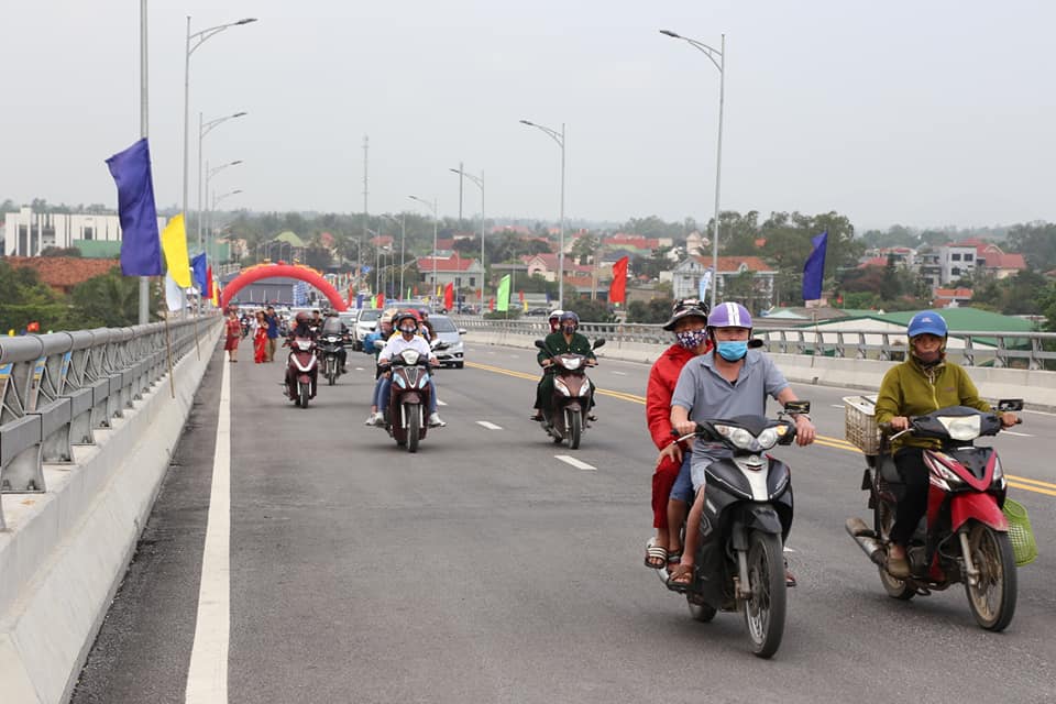 Sự kiện - Thủ tướng cắt băng khánh thành cầu Cửa Hội nối Nghệ An và Hà Tĩnh (Hình 3).