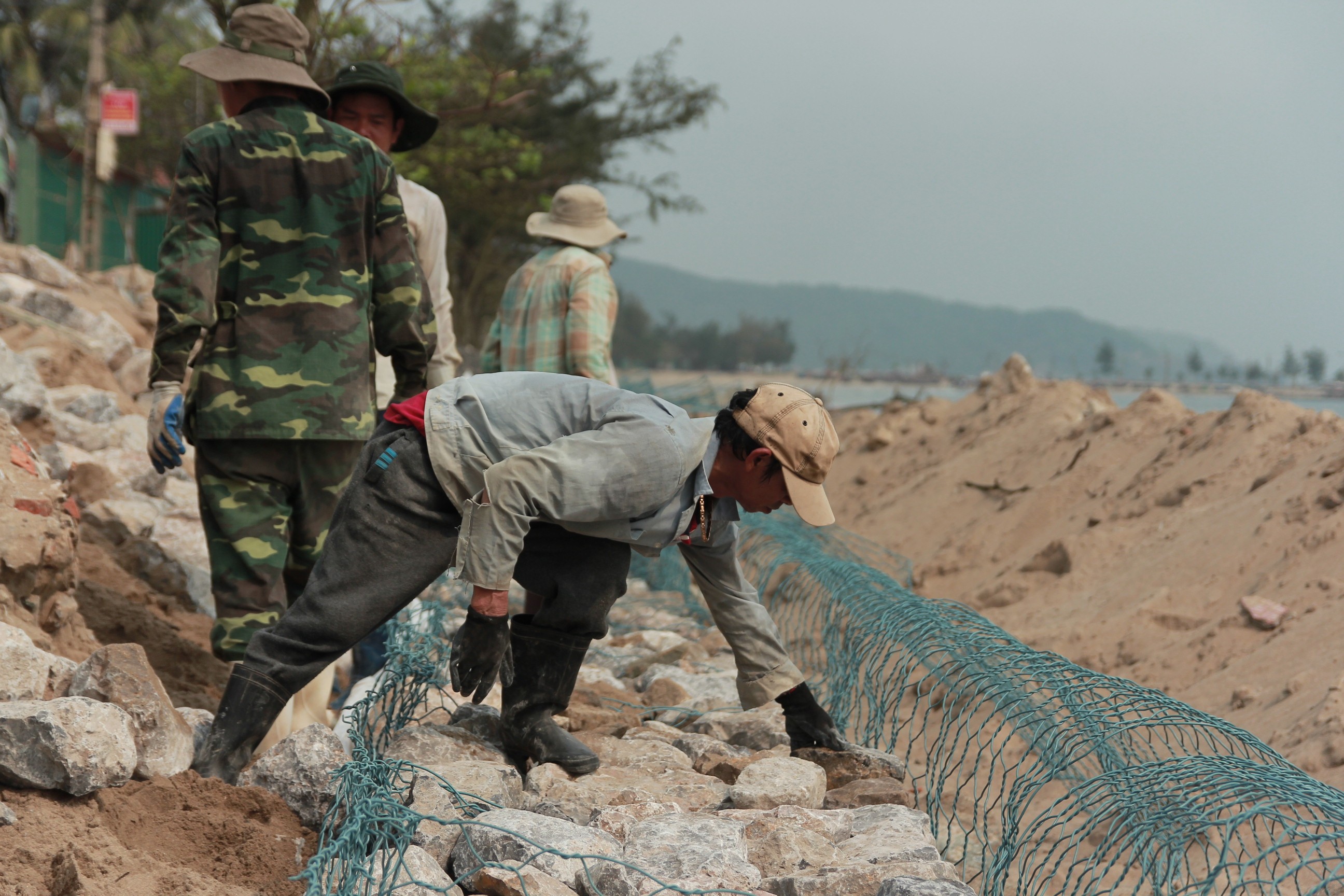 Dân sinh - Bãi biển đẹp nhất Bắc Trung Bộ vẫn “tả tơi” trước mùa du lịch (Hình 7).