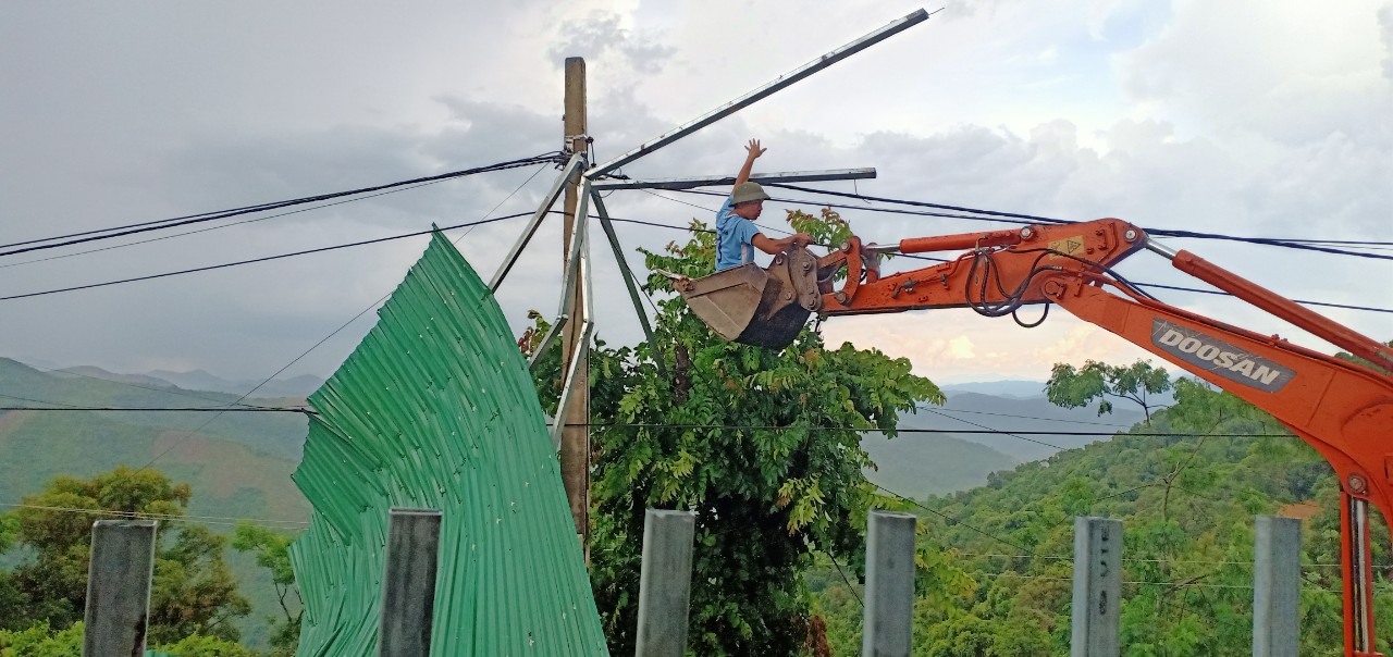 Dân sinh - Trường học bị tốc mái sau trận lốc xoáy kèm mưa đá (Hình 5).