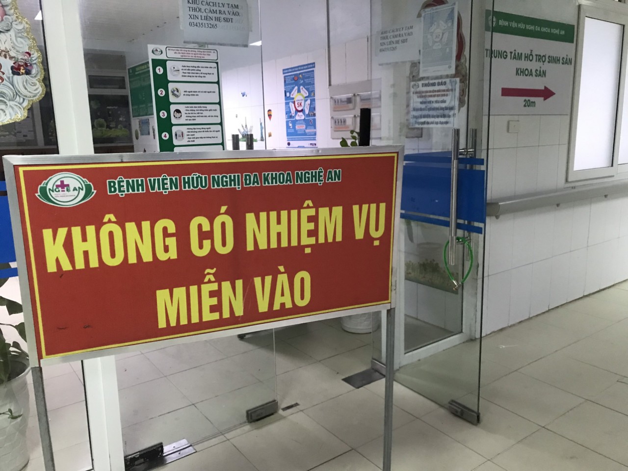 Dân sinh - Xúc động em bé chào đời trong khu cách ly nơi có ca dương tính Covid (Hình 2).