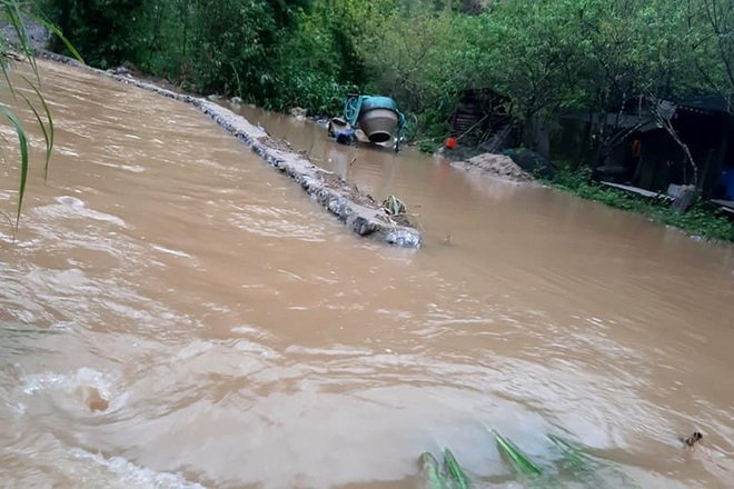 Dân sinh - Mưa lớn suốt 24 giờ gây sạt lở đất và ngập nhiều tuyến đường vùng cao (Hình 5).