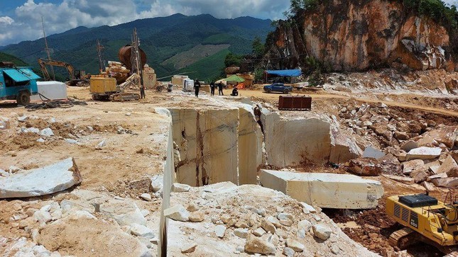 An ninh - Hình sự - Hé lộ về 'đại gia' bị khởi tố vì khai thác hơn 1.000m³ khối đá trái phép ở Nghệ An (Hình 3).