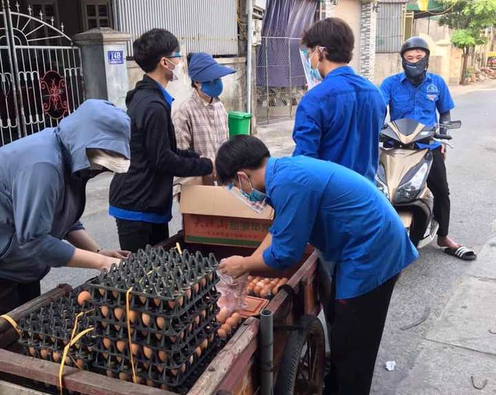 Bĩnh tĩnh sống - Cần mua gì nhắn Zalo 'Shipper áo xanh' sẽ giúp (Hình 3).