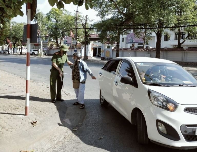 Bĩnh tĩnh sống - Lá thư gói trọn tình cảm, biết ơn những người 'vì dân phục vụ' (Hình 4).