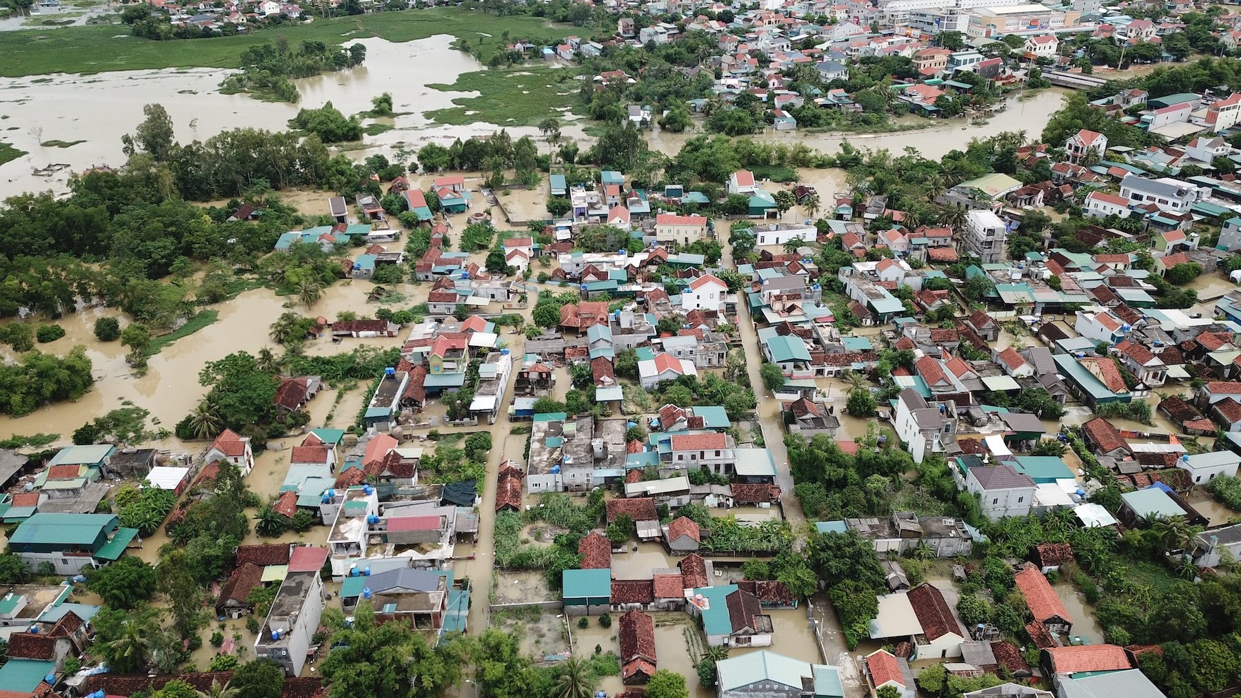 Dân sinh - Toàn cảnh ngập lụt chưa từng thấy trong 20 năm qua tại vùng lũ Nghệ An (Hình 6).