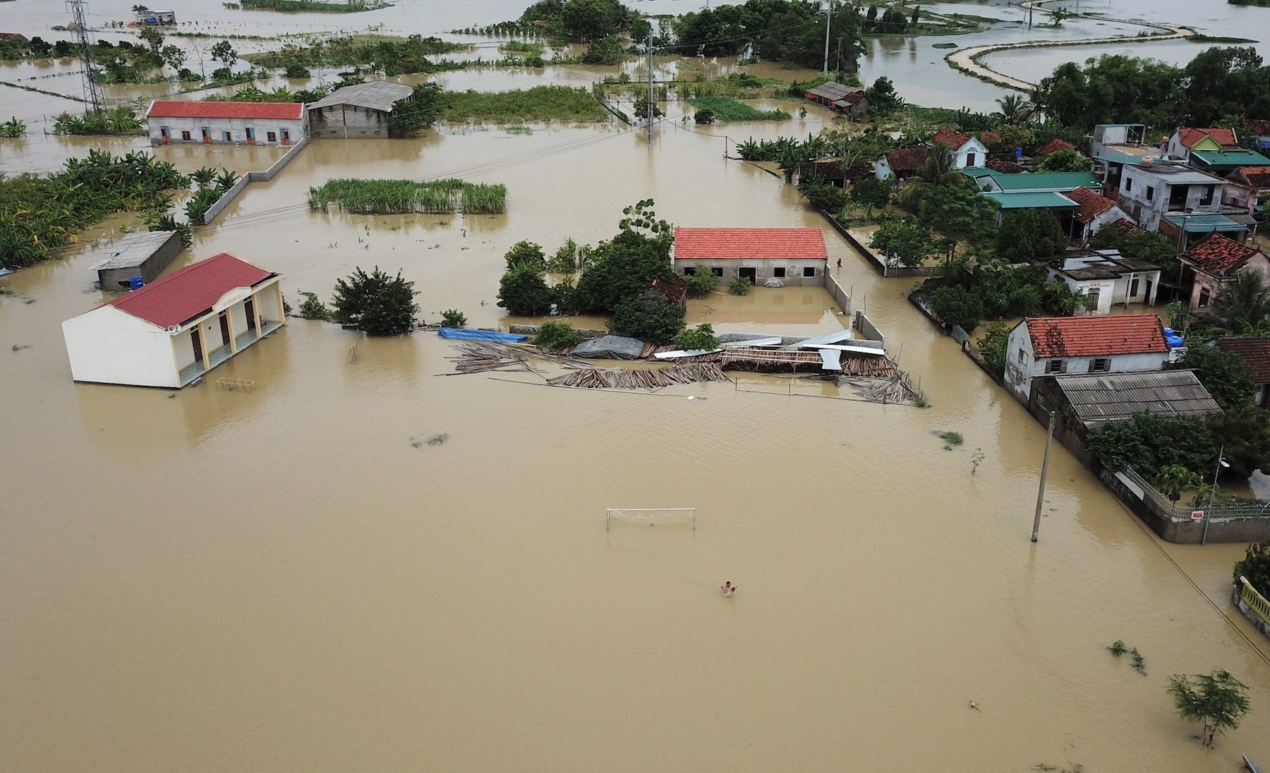 Dân sinh - Toàn cảnh ngập lụt chưa từng thấy trong 20 năm qua tại vùng lũ Nghệ An (Hình 5).